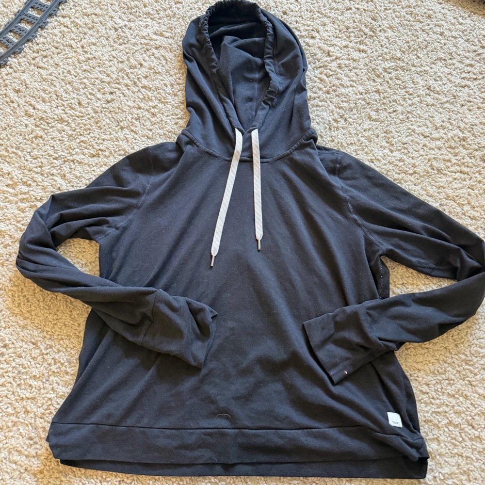 Vuori Women's Black and Grey Hoodie - Picture 2 of 5
